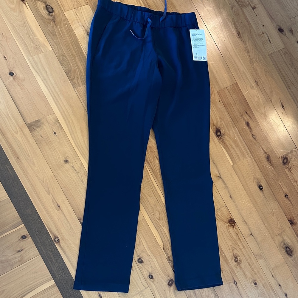 Lululemon On the Fly 10 tall Navy Drawstring Pull-On Pants